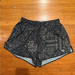 ALO Yoga Women's Black Paisley Athletic Shorts